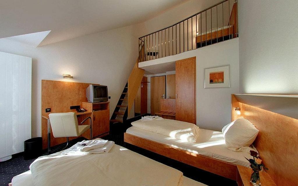 Hotel Gasthof Gross Bergkirchen  Exterior photo